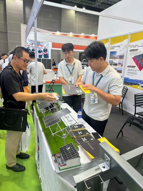 DX Solar Team at International Solar Expo